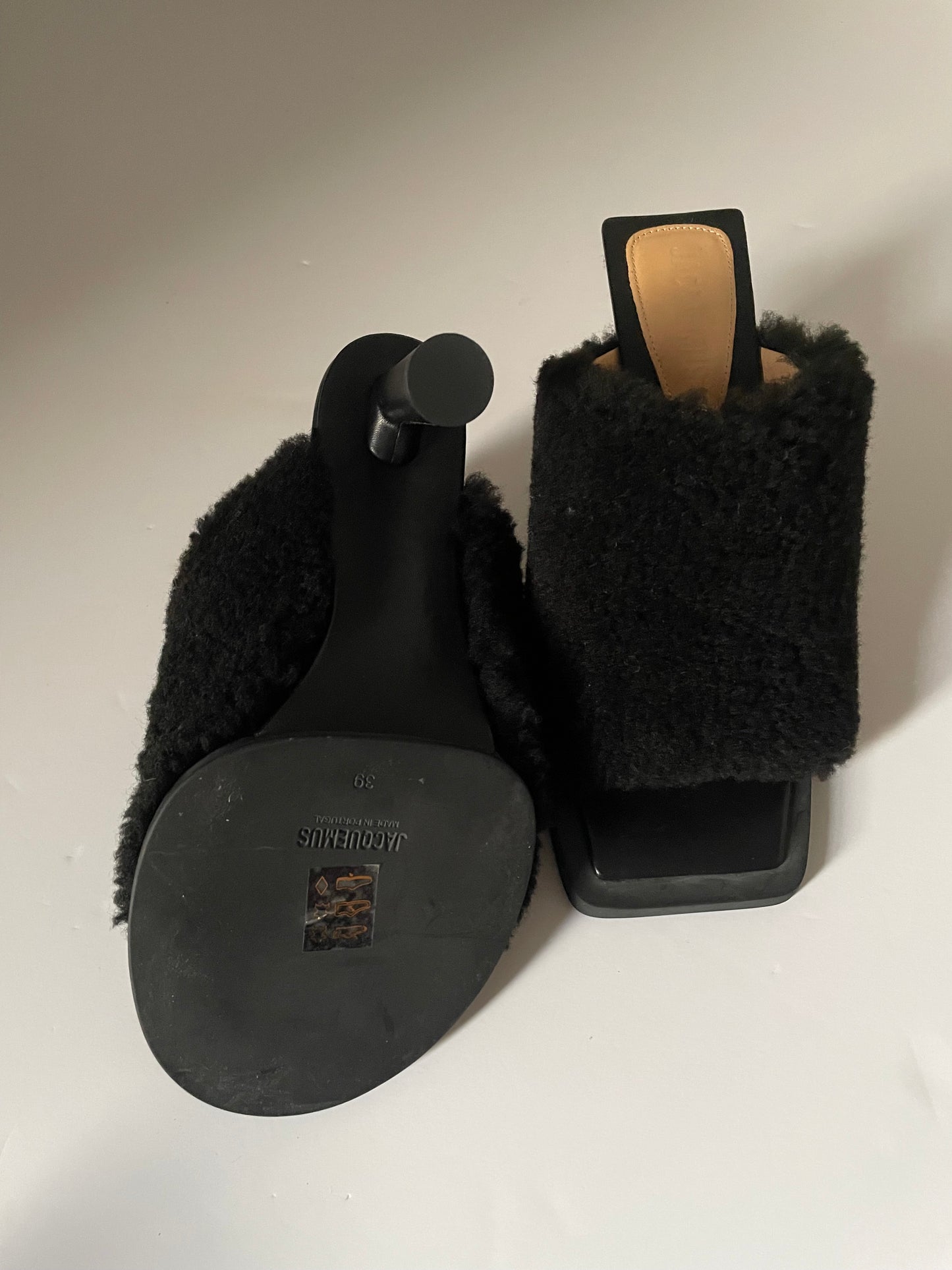 Jacquemus Les Mules Carrés Ronds Mules